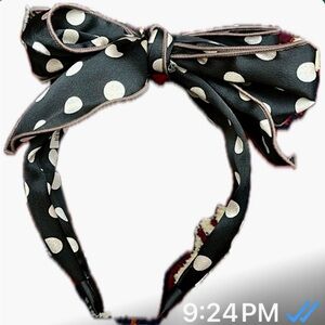 🌺🌺 NWT SILK HEAD  BAND , very comfortable